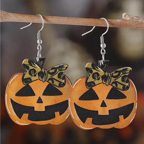 Fashion Jewelry Jewelry - 🎄3/$23🎄 Polka Dot Bow Jack O Lantern Earrings